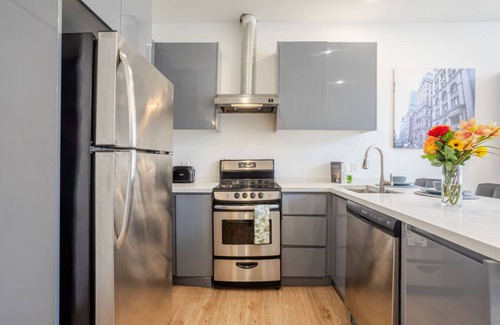 Downtown Montreal Apartment | Cute 1BDR Apt on Bishop St- Heart of MTL