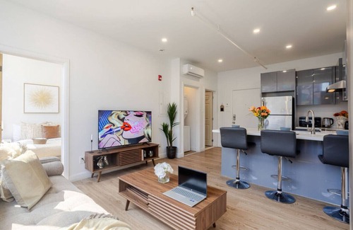 Downtown Montreal Apartment | Cute 1BDR Apt on Bishop St- Heart of MTL
