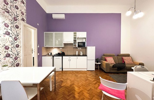Terezvaros Apartment | Cute 1BR Central Apartment with A/C - Purple House
