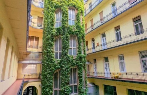 Terezvaros Apartment | Cute 1BR Central Apartment with A/C - Purple House