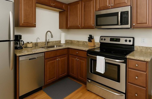 Bowmanville Apartment | Cute 1BR in Heart of Lincoln Sq