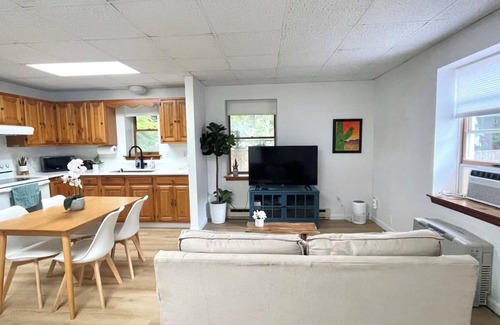 Brunswick Apartment | Cute 1st Floor 1BR Downtown Brunswick @ Bowdoin