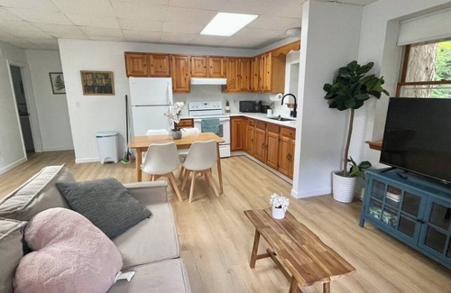 Brunswick Apartment | Cute 1st Floor 1BR Downtown Brunswick @ Bowdoin