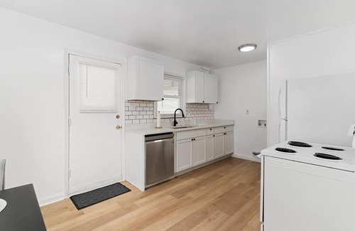 Royal Oak House | Cute 2 bed 1 bath Home in Royal Oak