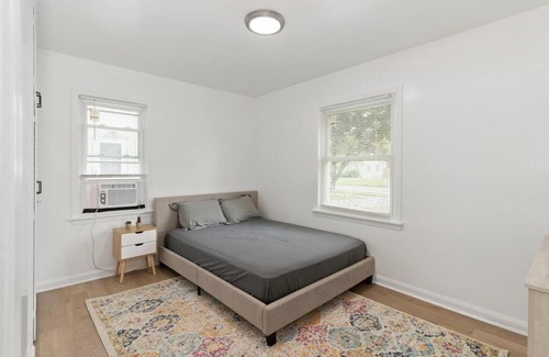 Royal Oak House | Cute 2 bed 1 bath Home in Royal Oak