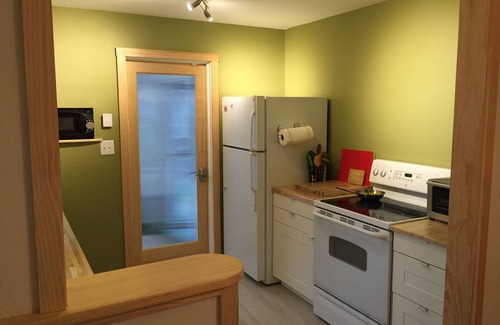 Granada House | Cute 2 Bedroom 2 bath Home In Great Neighborhood.