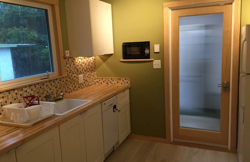 Granada House | Cute 2 Bedroom 2 bath Home In Great Neighborhood.