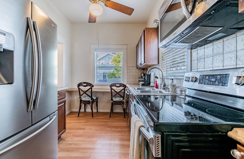 Tarpon Springs House | Cute 2 bedroom 2 bath House in Tarpon Springs, Dog Friendly!