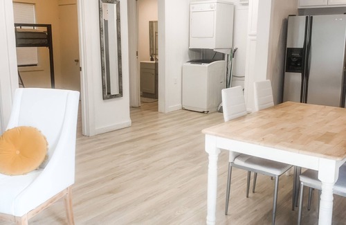 Tyler Apartment | Cute 2 bedroom Apartment close to EVERYTHING!