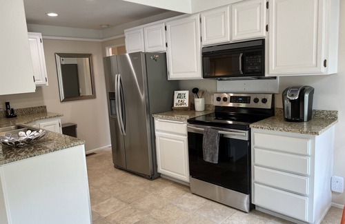 Harlow House | Cute 2 bedroom home walkable to Oakway & Autzen Stadium