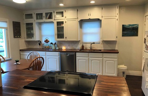 Franklin House | Cute 2 Bedroom House Close to BYU, downtown Provo, UVU, Freeway