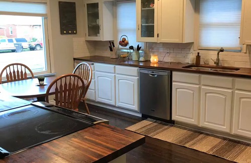 Franklin House | Cute 2 Bedroom House Close to BYU, downtown Provo, UVU, Freeway