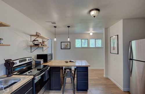 Caddo Heights-South Highlands Apartment | Cute 2B/1Ba Apartment in South Highlands!