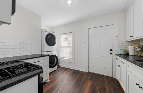 North Waco House | Cute 2bed w/3 Queens 9min to Silos