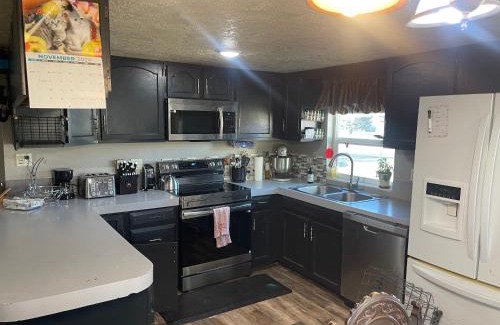 Salmon House | Cute 3 bedroom home in town