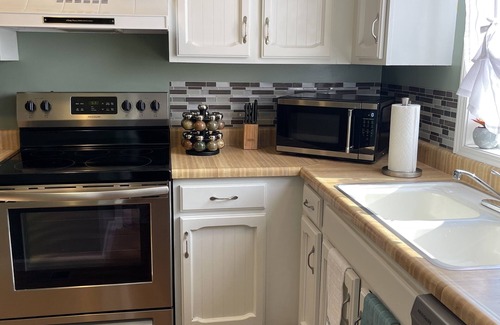 Lincoln House | Cute 3br & 3ba areas, backs to Hike-Bike Tr and mins to SouthPointe & downtown