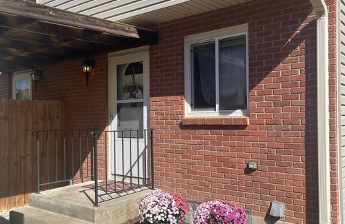 Lincoln House | Cute 3br & 3ba areas, backs to Hike-Bike Tr and mins to SouthPointe & downtown