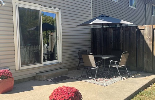 Lincoln House | Cute 3br & 3ba areas, backs to Hike-Bike Tr and mins to SouthPointe & downtown