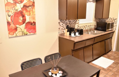 Detroit House | Cute 3br Ranch, Home Away From Home, Sleeps 6