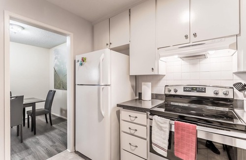 Overland Park House | Cute and affordable 3BDR duplex in Overland Park for up to 10 people! Unit #2