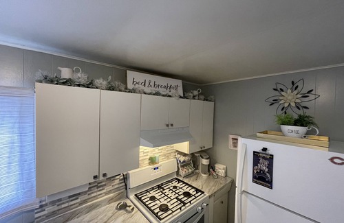 Dove Creek Cottage | Cute and Comfortable, pet-friendly, close to many amazing attractions.
