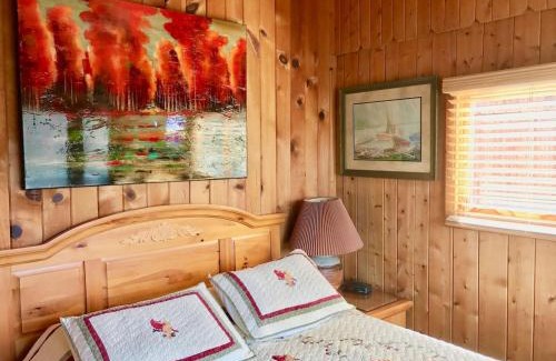 Huddleston House | Cute And Comfy Cabin