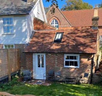 Heathfield House | Cute and Cosy Little Cottage