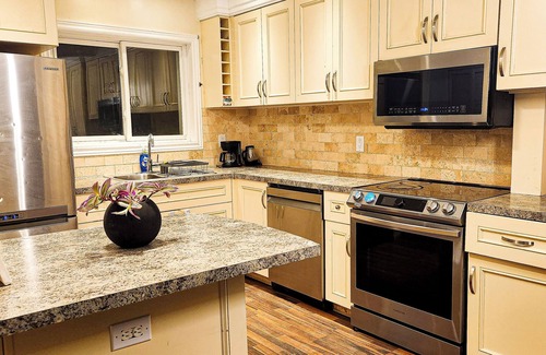 Bramalea House | Cute and Cozy home in Brampton. Central Location at Affordable Prices