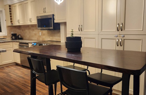 Bramalea House | Cute and Cozy home in Brampton. Central Location at Affordable Prices