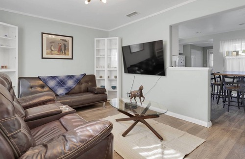 Monrovia House | Cute and cozy Monrovia Home!