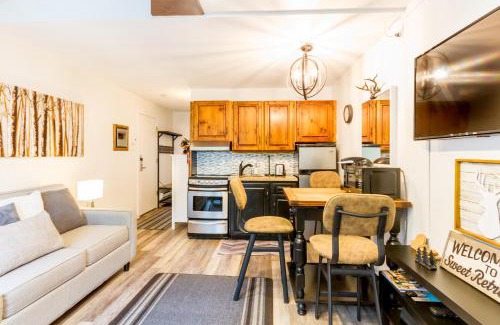 Whistler Creekside House | Cute and Cozy, walk to Gondola Ski in Out
