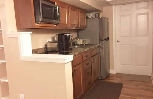 Summit Hill Apartment | Cute and quiet 1 Bedroom Apartment