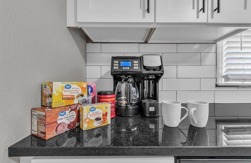 Blue Springs House | Cute and stylish, 3-bedroom house with WiFi, AC in wonderful Blue Springs