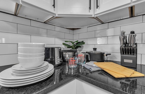 Blue Springs House | Cute and stylish, 3-bedroom house with WiFi, AC in wonderful Blue Springs