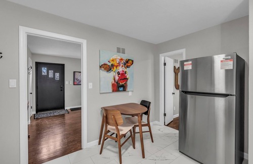 Blue Springs House | Cute and stylish, 3-bedroom house with WiFi, AC in wonderful Blue Springs