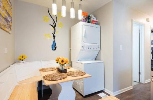 Brighton Park Apartment | Cute Apartment 2 bedrooms - 12 Min from Downtown Chicagi