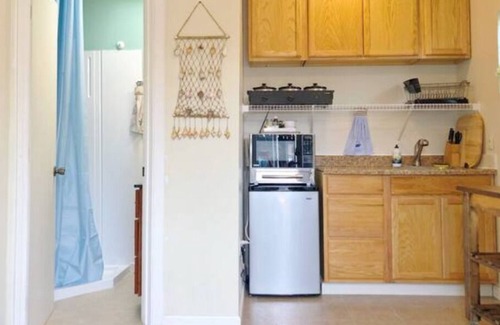 Hayward House | Cute backyard 1B1B ADU in a convenient location