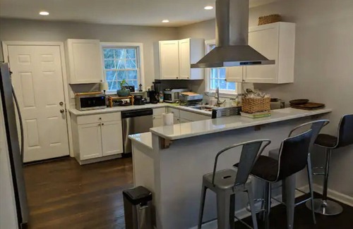 Atlanta House | Cute bungalow and event space ~10 min. from downtown