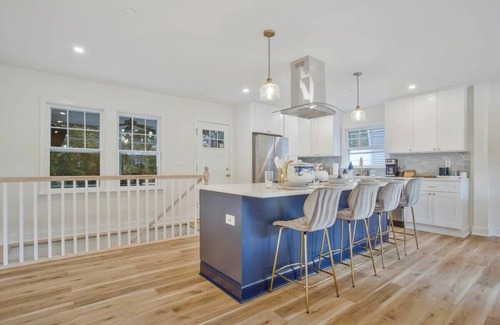 Annapolis House | Cute bungalow blocks to Stadium