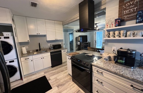 Clearwater House | Cute bungalow in downtown clearwater, near clearwater beach, golf and restaurant