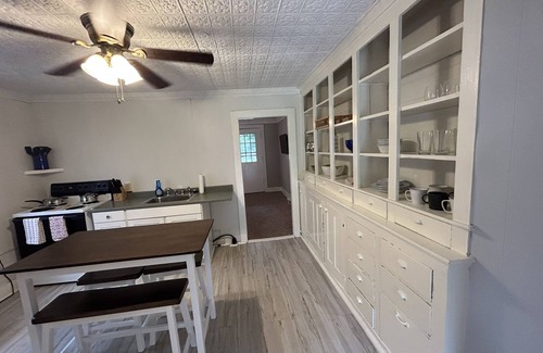 Clayton Apartment | Cute Clayton Village Apartment. Dog friendly. With Boat Parking.