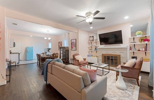 Highland Park House | Cute, Comfy, 3 BR Home
