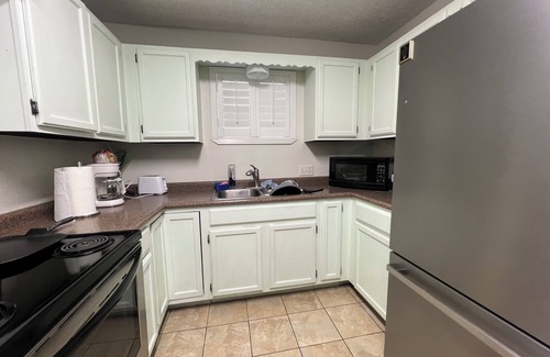 McAllen Condo | Cute, Comfy & Walkable 2/2 Condo Central McAllen