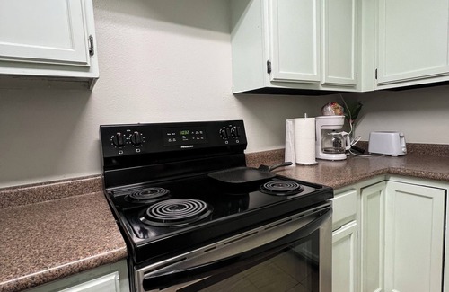 McAllen Condo | Cute, Comfy & Walkable 2/2 Condo Central McAllen