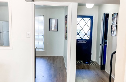 Broadmoor House | Cute Condo South of Centenary