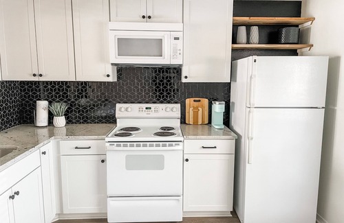 Broadmoor House | Cute Condo South of Centenary
