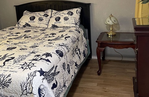 Harlingen House | Cute Cottage in 55 an older community