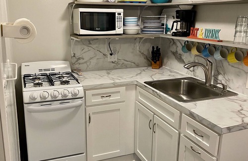 Mayfield Cottage | Cute Cottage on Arbutus Lake with Washer & Dryer, minutes to Traverse City