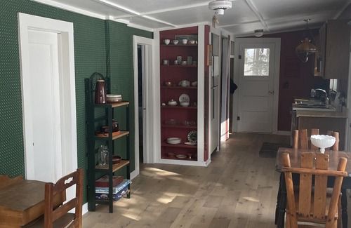 Pointe Aux Pins House | Cute Cottage on the Pines Miracle Mile!
