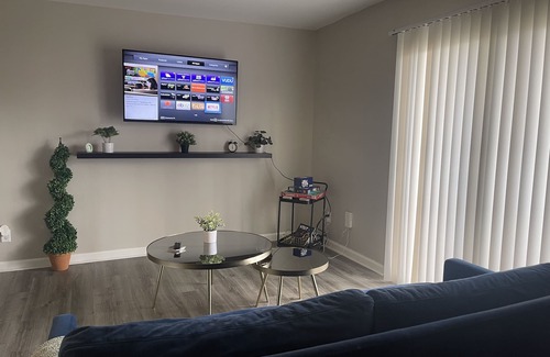 Overland Park Apartment | Cute & Cozy 1-bedroom apartment with balcony in Overland Park